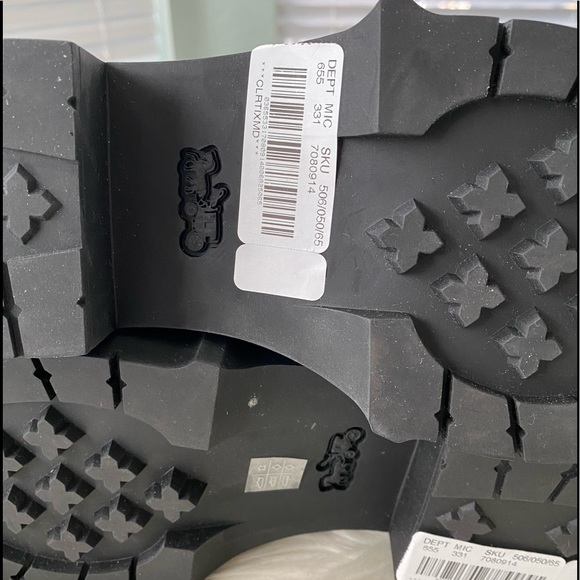 NWT COACH
Lyden Leather Chelsea Booties - Picture 9 of 11